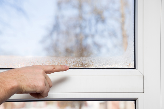 inadequate-ventilation-moisture-on-the-window