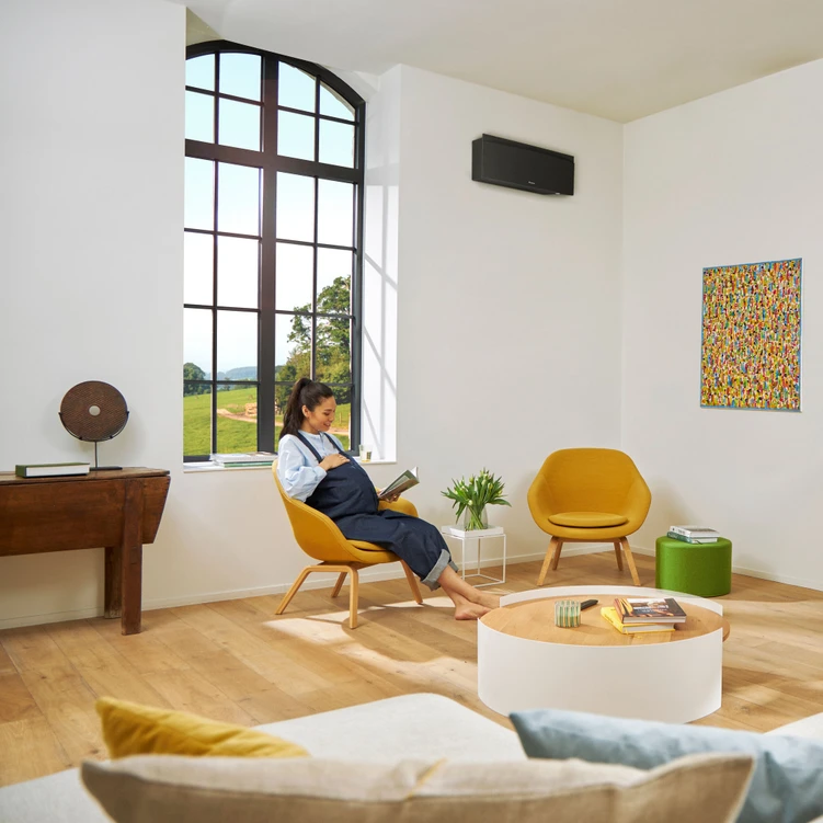 klimatyzator-daikin-w-salonie-clima-polska